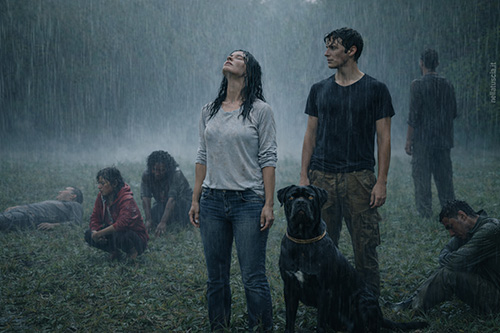 La pioggia improvvisa sconfigge l'incendio.