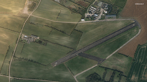 Il campo di volo di Seething in Norfolk, vista aerea all'alba.